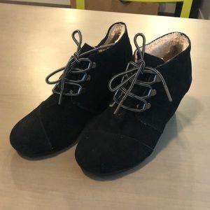 Toms wedge booties size 6